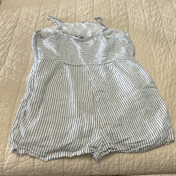 Vineyard vine size 16 striped romper - Picture 4 of 5